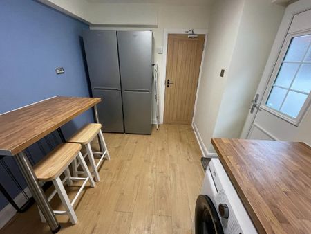 1 bedroom in a house share to rent - Photo 5