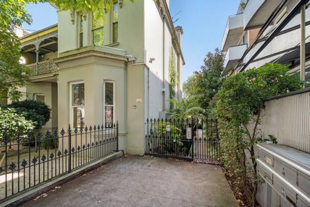 Updated 2 Bed in Central St Kilda - Photo 5
