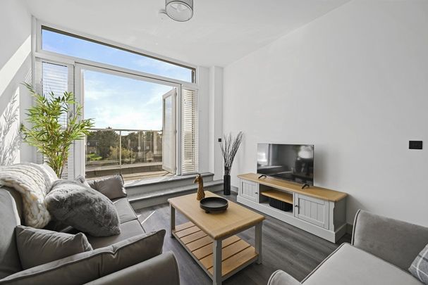 pETERBOROUGH - Photo 1