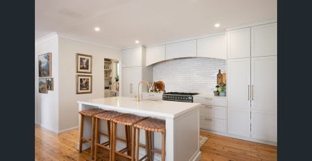 Fully furnished executive home with stunning Pittwater views - Photo 4