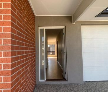 Low Maintenance Living in the Heart of Craigieburn - Photo 3