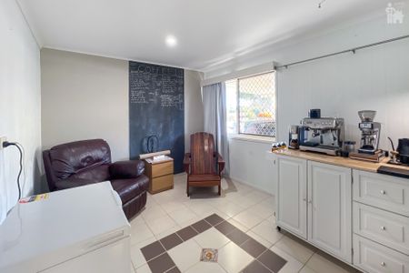 33 Shelley Street, - Photo 2