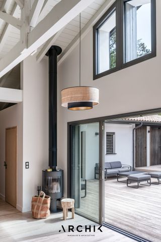 Architecture Basco-Landaise, cette maison Gaume d'environ 210 m2 est bâtie sur un beau terrain arboré de 1 500 m2, dans le quartier de Pyla sur Mer à deux minutes à pied de la plage. - Photo 4