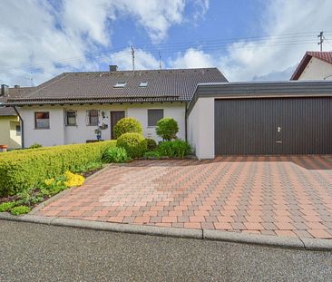 Großzügige DG-Wohnung in ruhiger Lage | Balkon u. Dachterrasse | Stellplatz inkl. - Foto 1