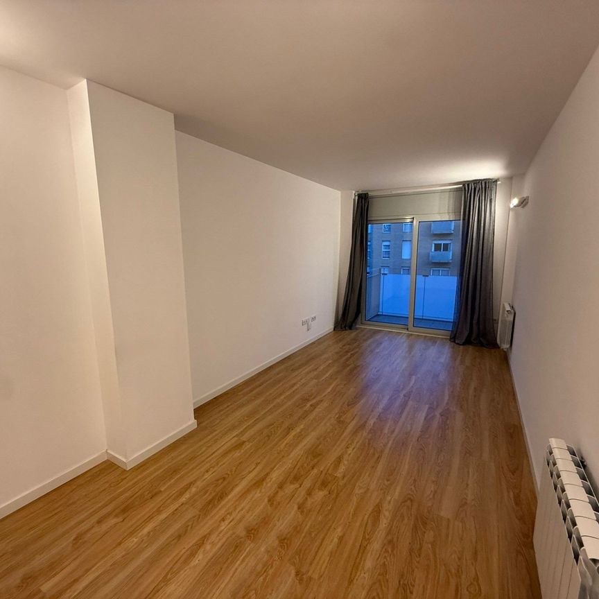 Piso de alquiler en Sant Isidre, Eixample Sud – Migdia - Photo 1