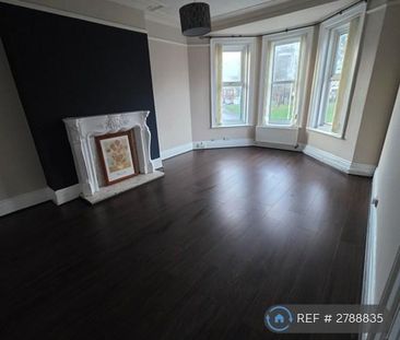 3 bedroom flat to rent - Photo 4