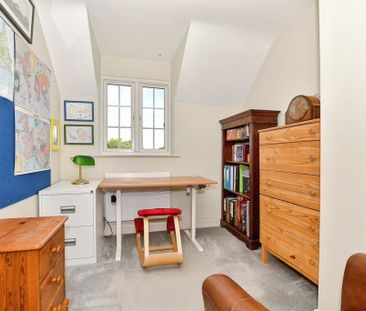 4 bedroom detached house to rent - Photo 3