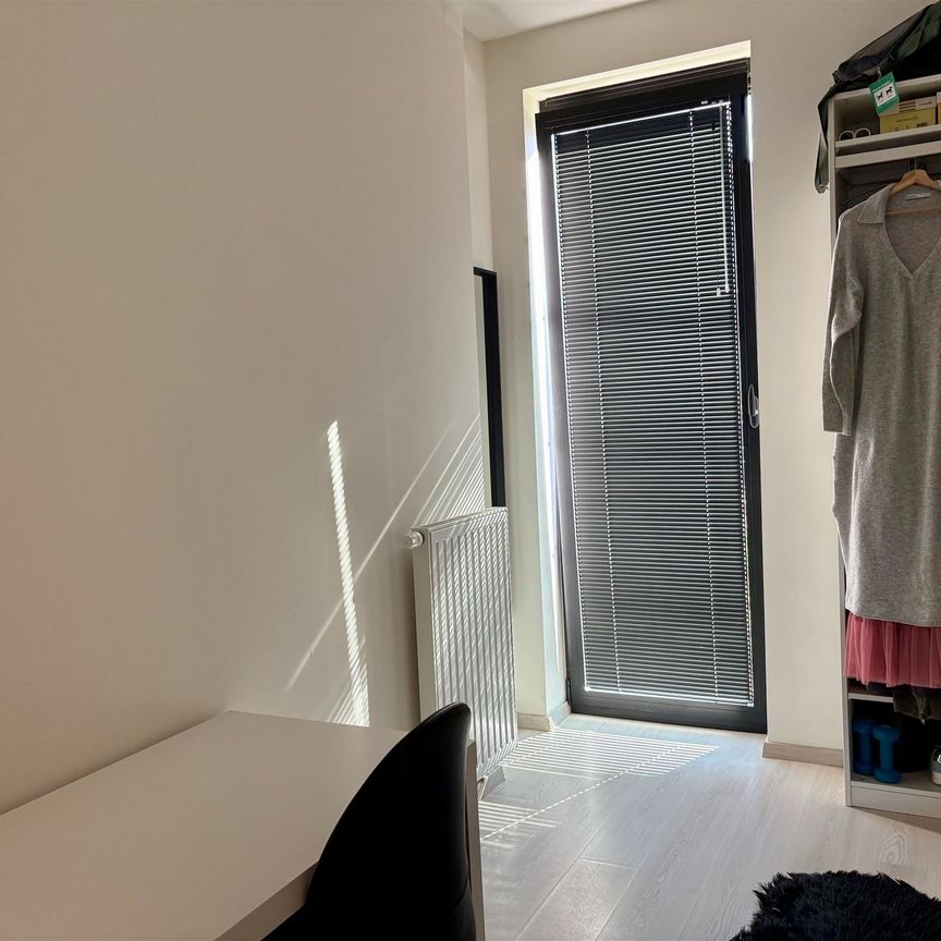 Ruim gelijkvloers appartement te huur - Photo 1