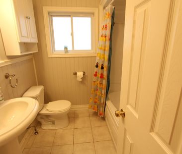 For Lease - 8 Meadowland Avenue, Barrie, Ontario - Photo 5