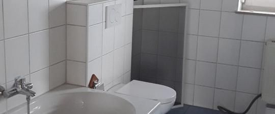 Sonnige Dachgeschoßwohnung mit Balkon - Photo 1