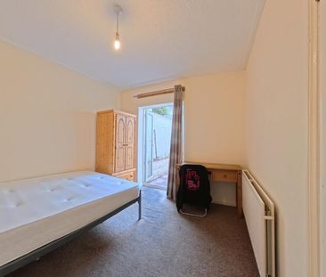 5 bedroom terraced house to rent - Photo 4