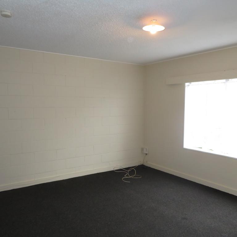Bottom floor Flat - Photo 1