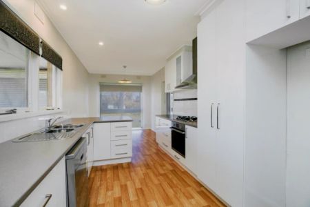 3 Bed, 1 Bath - Photo 5