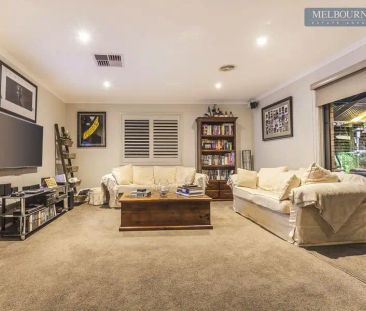 “Family Home in Fairways Estate!” - Photo 5