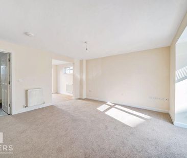 3 bedroom detached house to rent - Photo 4