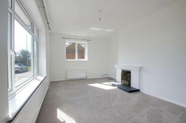 South End Lane, Northall, LU6 - Photo 1