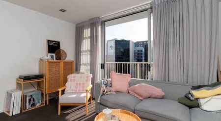 Sunny Furnished Apartment with 2 Carparks - Photo 4