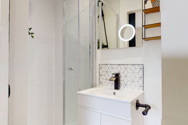 Norwich Road Room 9 - Photo 1