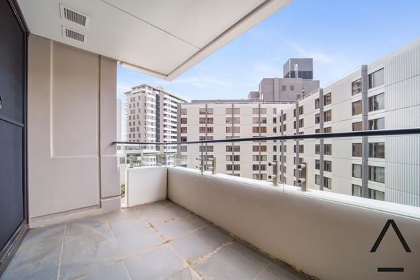 Stylish One Bedroom Apartment with Stunning District and Parkland Views - Photo 1