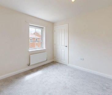 3 bedroom semi-detached house to rent - Photo 5