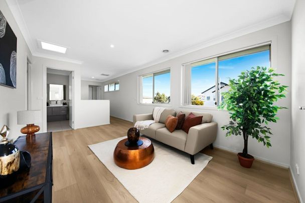 10 Grosset Way, Point Cook VIC - Photo 1