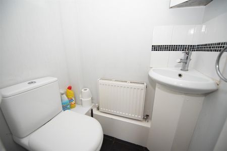 Mansfield Road, Standard Hill, Nottingham - Photo 3