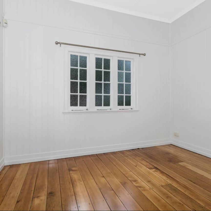 Spacious Three-Bedroom Queenslander with Timeless Charm - Photo 1