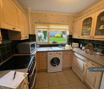 3 bedroom semi-detached house to rent - Photo 2