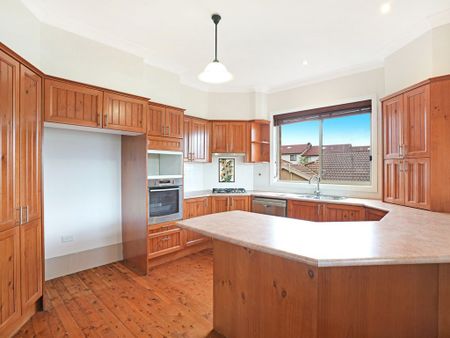 Shellharbour Village Stunner, freshly painted through out - Photo 2