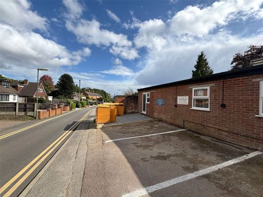 Wellington Lane, Farnham, Surrey, GU9 - Photo 1