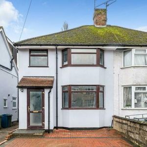 3 bedroom semi-detached house to rent - Photo 2