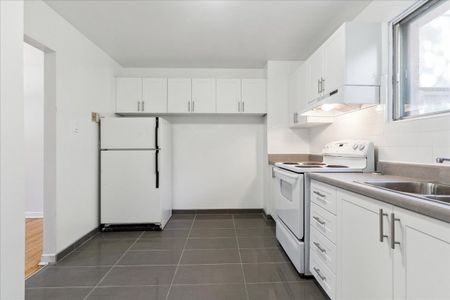 1560 Bloor Street East Townhomes - Townhouse (3 bedroom) - Photo 4