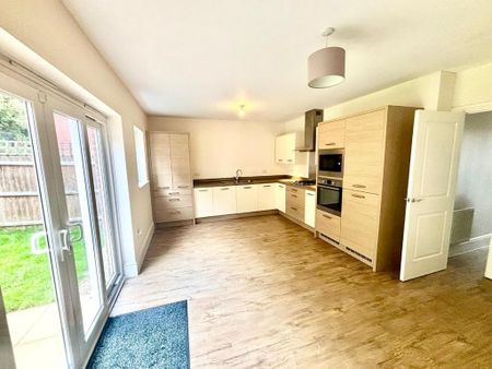 3 bedroom detached house to rent - Photo 4