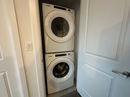 For Lease - 3240 William Coltson Avenue, Oakville, Ontario - Photo 4