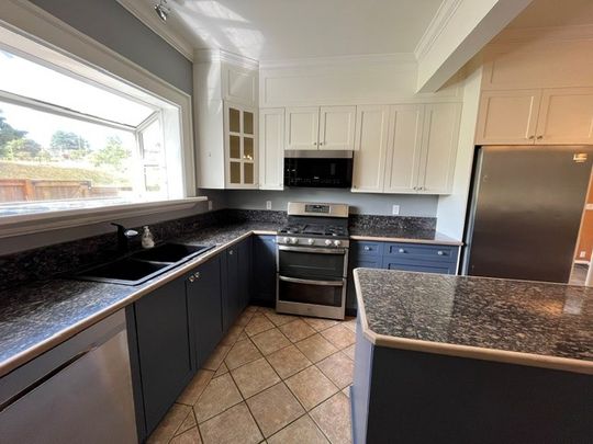 Beautiful Executive 4-Bedroom Character Home in University District - Photo 1