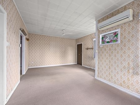 25 Walkers Ln, Booval QLD 4304 - House For Rent | Domain - Photo 3