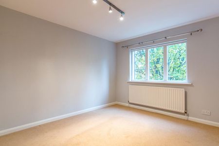 1 bedroom ground floor flat to rent - Photo 3