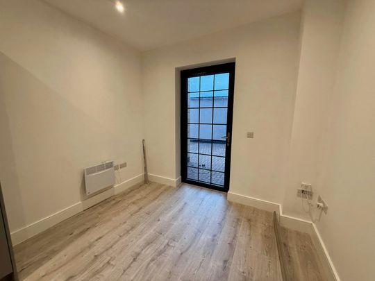 Flat to rent on - Photo 1