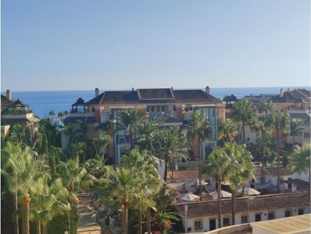 Luxury Flat for rent in Marbella, Andalusia - Photo 2