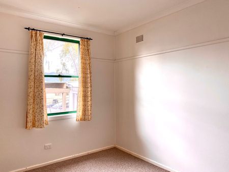Three bedroom home in South Tamworth - Photo 4