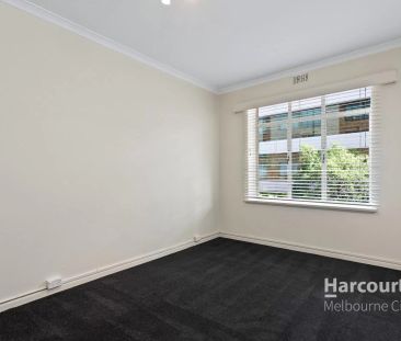 Fawkner Park Perfection: Rare Boulevard Opportunity! - Photo 3