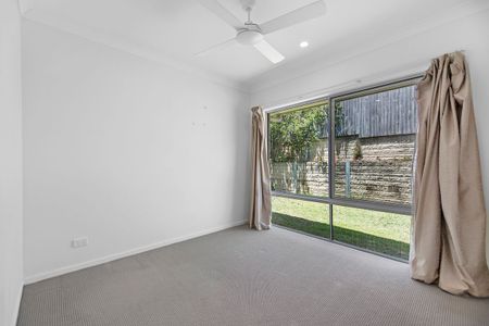 Spacious Four Bedroom Coomera Home with Additional LIving Space - Photo 2