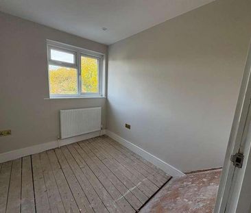 Wych Elms, Park Street, AL2 - Photo 1