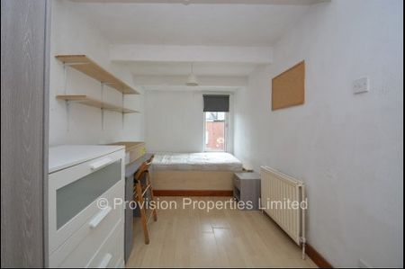 8 Bedroom Student Accommodation - Photo 3