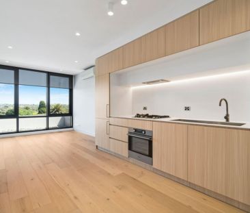 Modern One-Bedroom Apartment with Stunning Views in Balwyn North - Photo 4