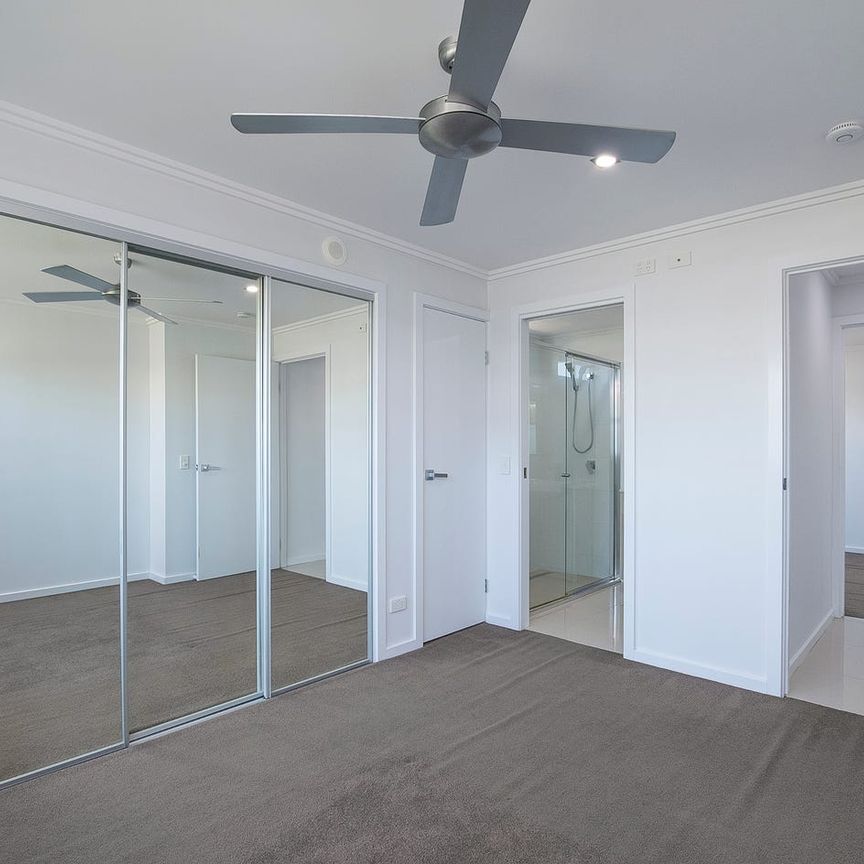 2-Bed Apartment in Prime Location! - Photo 1