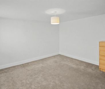 3 bedroom flat to rent - Photo 5