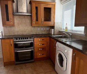 3 bedroom semi-detached house to rent - Photo 4