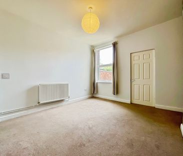 3 bedroom Mid Terraced House to let - Photo 2