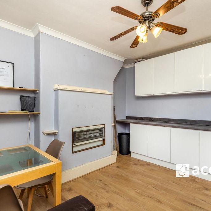 4 bedroom flat to rent - Photo 1